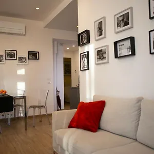 colosseo-brightful-apartment-with-rooftop.it-romehotels.com/