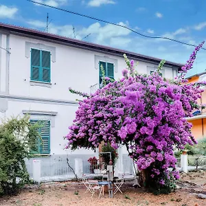 casa-elegante-in-mezzo-al-verde.hotelitalianriviera.com/